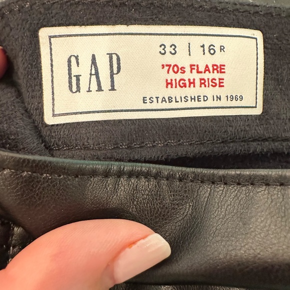 Gap Vegan Leather High-Rise Flared Pants - Picture 3 of 4